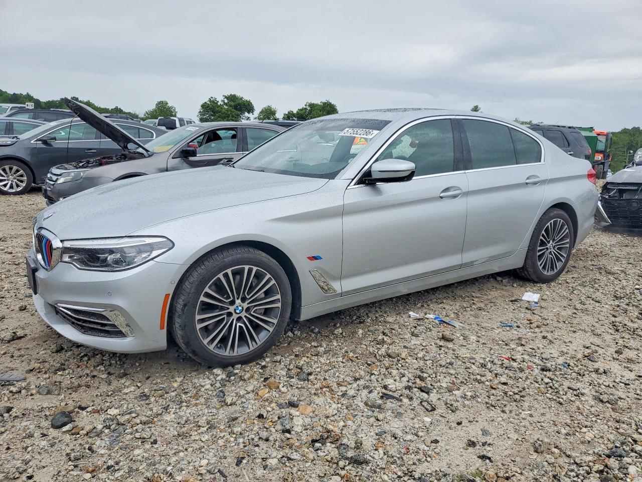 2020 BMW Seria 5 540i - zdjęcie główne