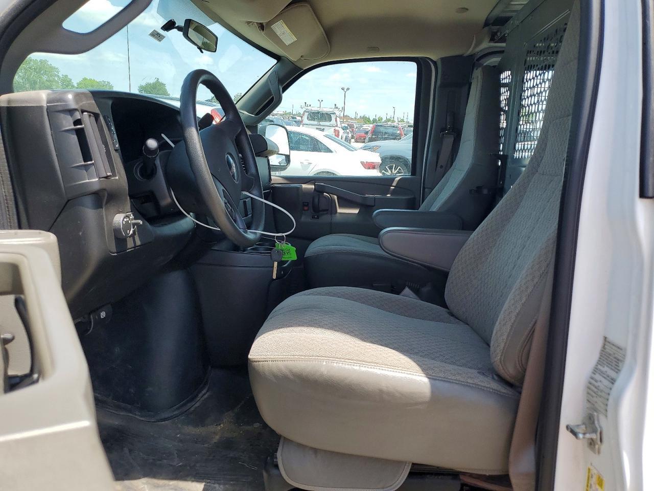 2017 GMC Savana G2500 - zdjęcie 7