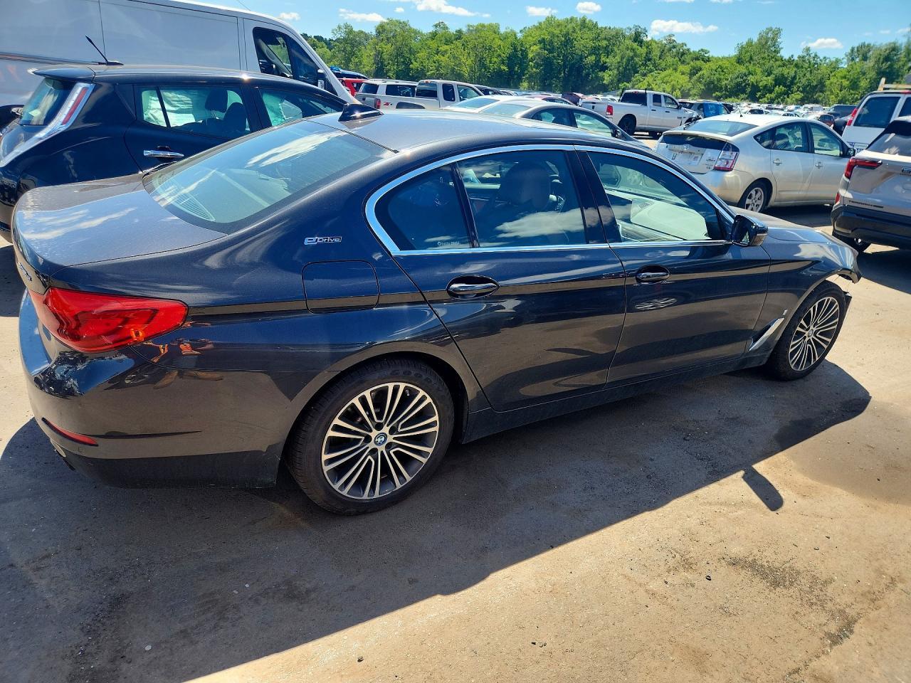 2019 BMW 530Xe - zdjęcie 3