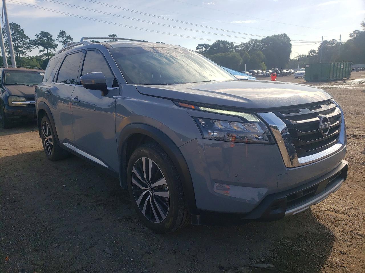 2025 Nissan Pathfinder Platinum - zdjęcie 4