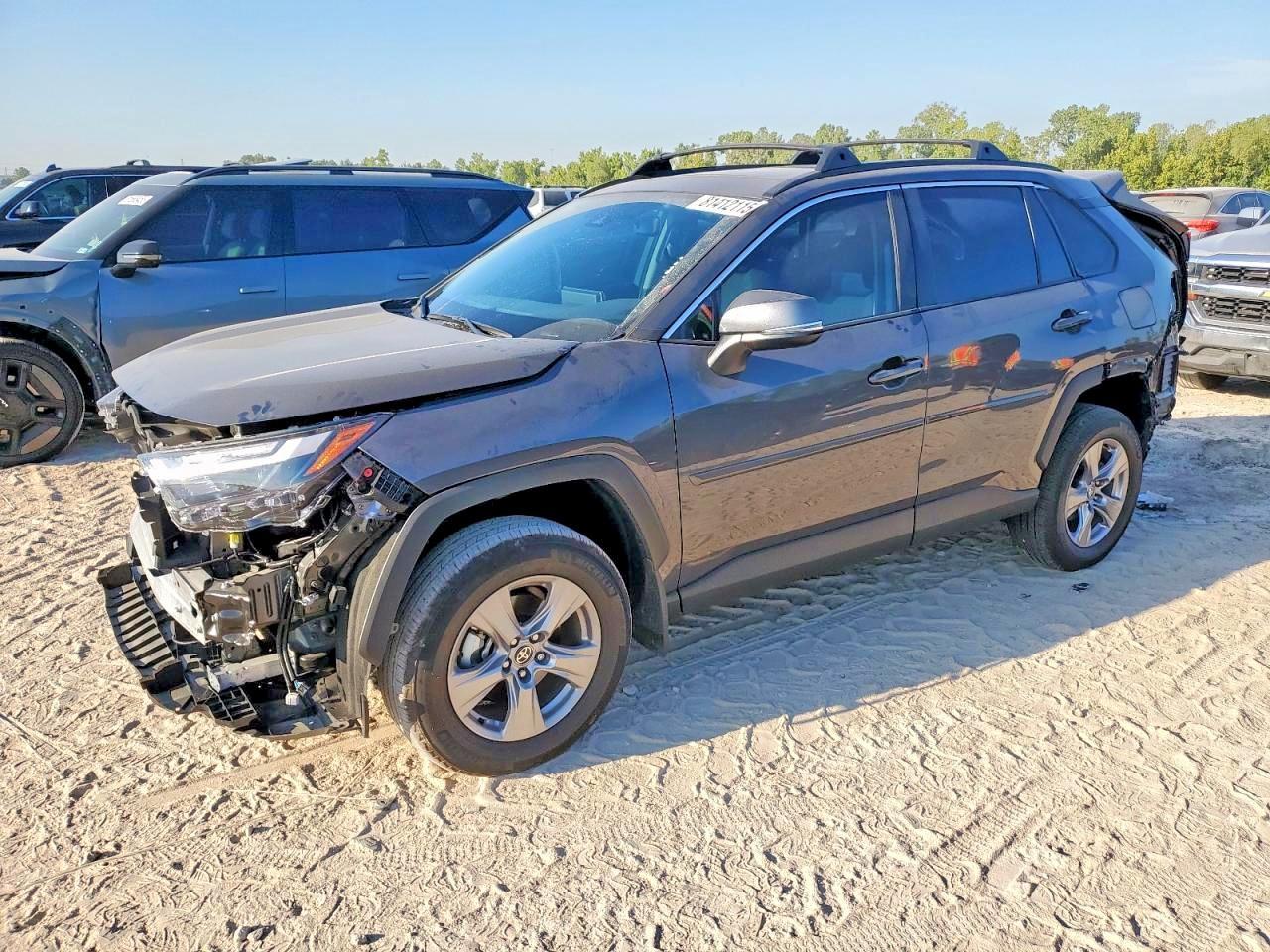 2025 Toyota Rav4 Xle - zdjęcie główne