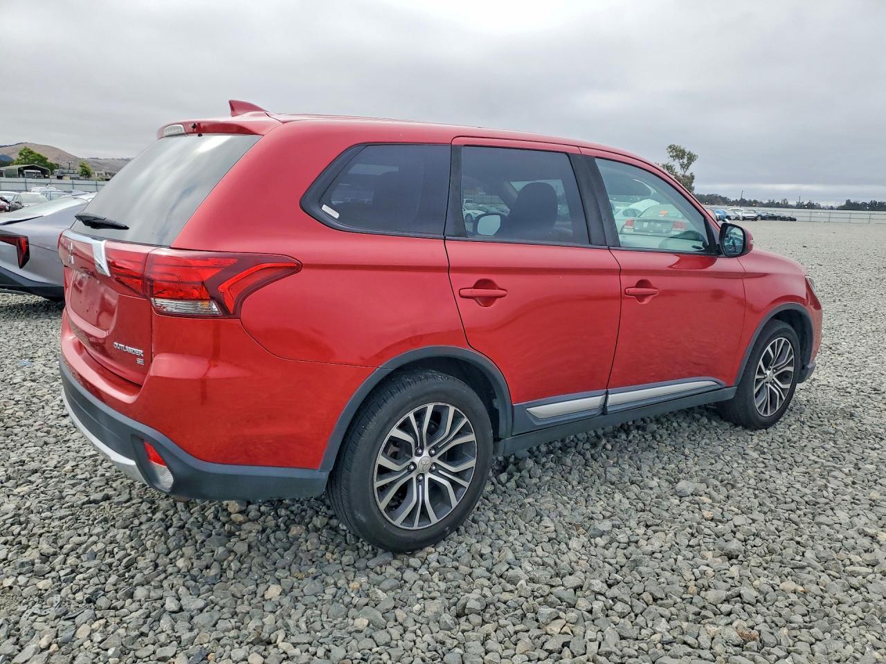 2018 Mitsubishi Outlander Se - zdjęcie 3