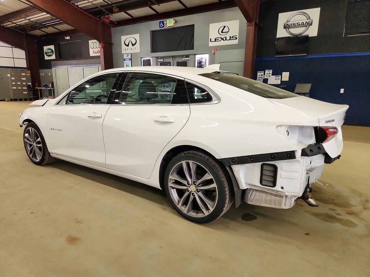 2022 Chevrolet Malibu Lt - zdjęcie 2