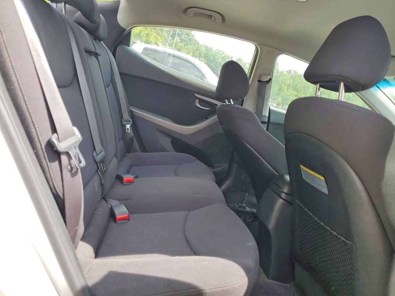 2016 Hyundai Elantra Sport - zdjęcie 10