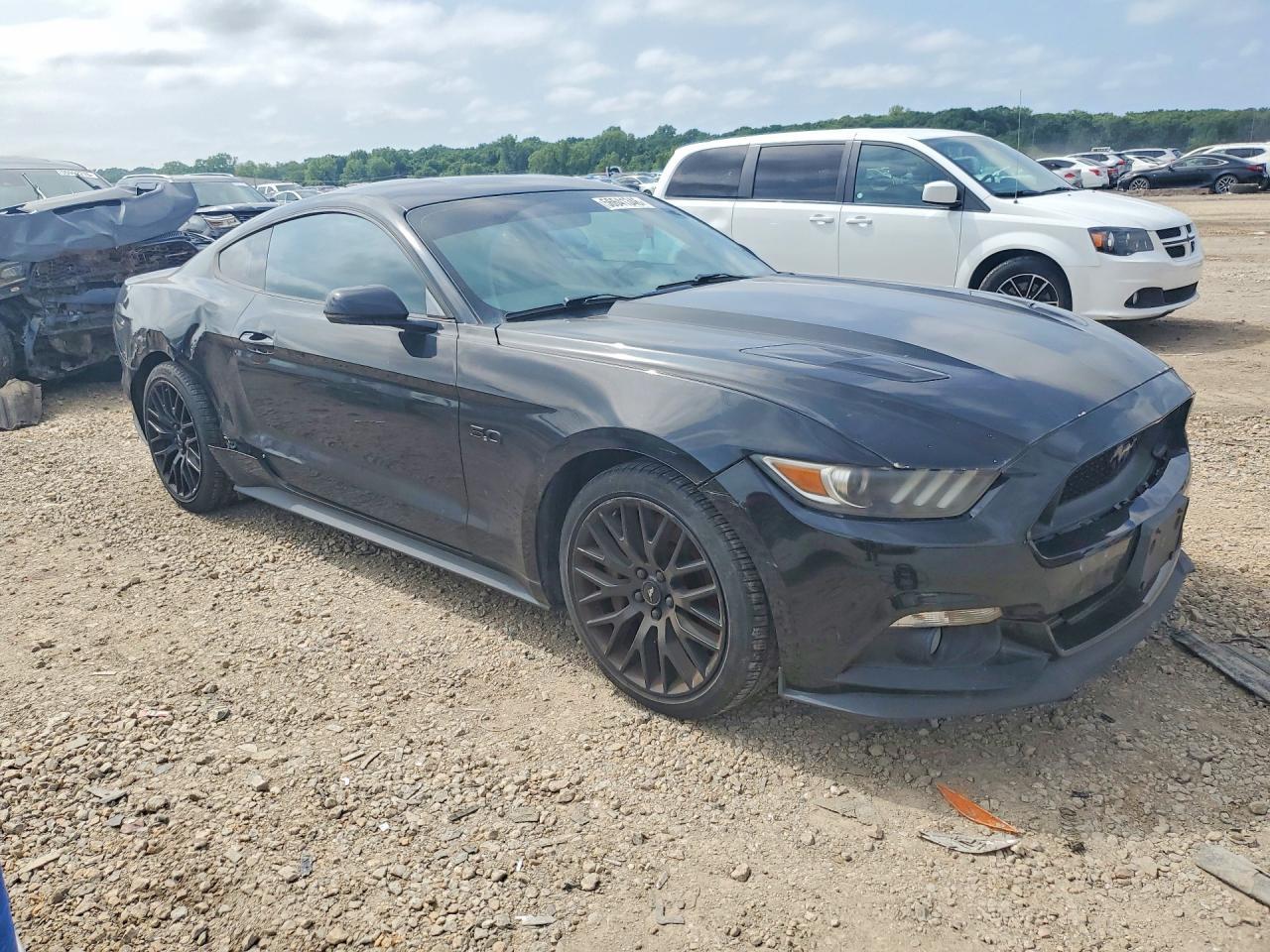 Ford Mustang - zdjęcie 4