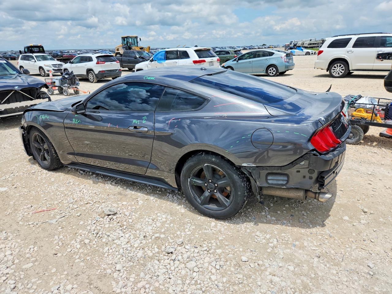 2019 Ford Mustang - zdjęcie 2