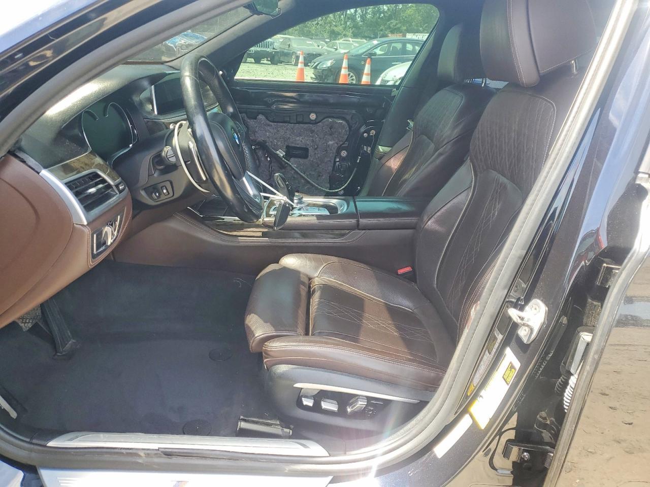 2016 BMW 750 I - zdjęcie 7