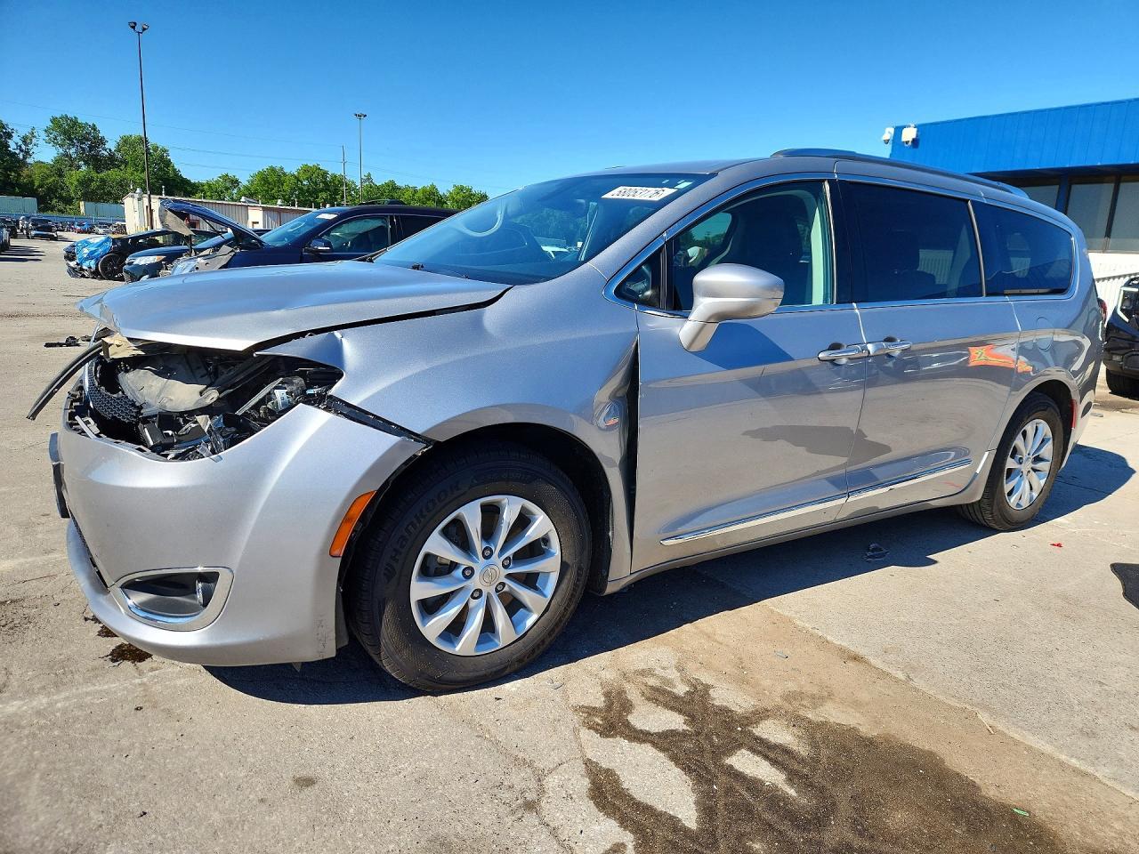 2019 Chrysler Pacifica Touring L - zdjęcie główne