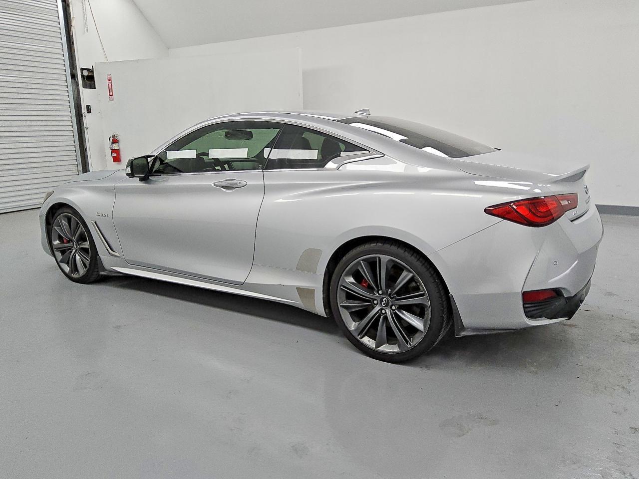 2017 Infiniti Q60 Red Sport 400 - zdjęcie 2