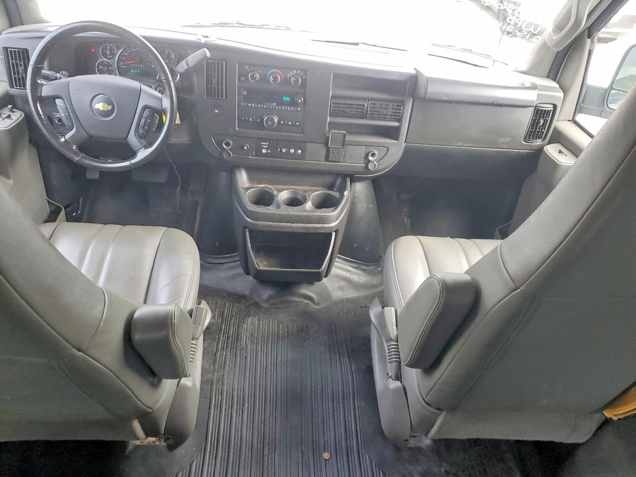 2022 Chevrolet Express G2500 - zdjęcie 8
