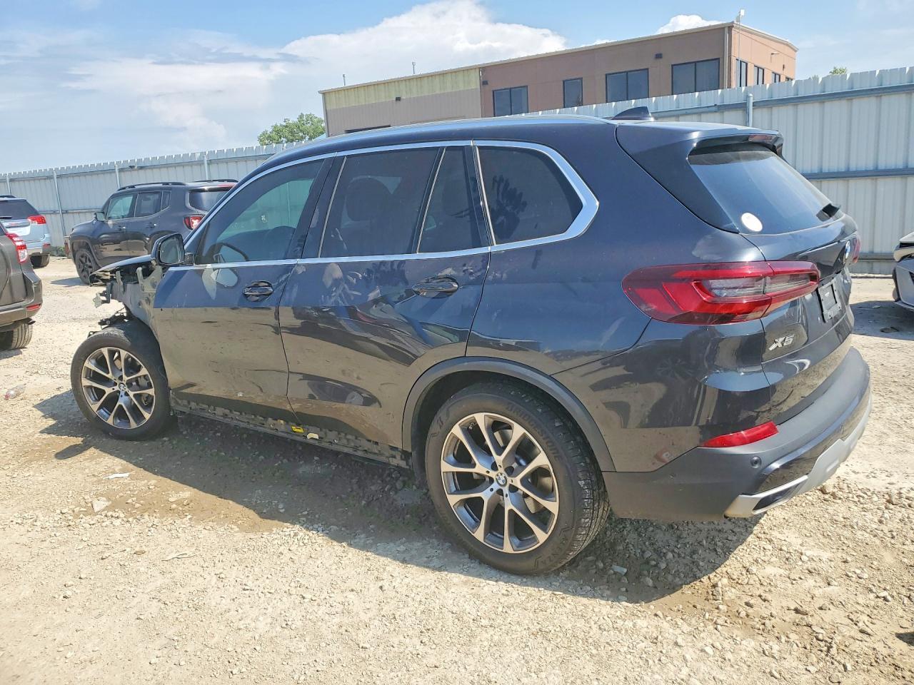 2021 BMW X5 xDrive40I - zdjęcie 2
