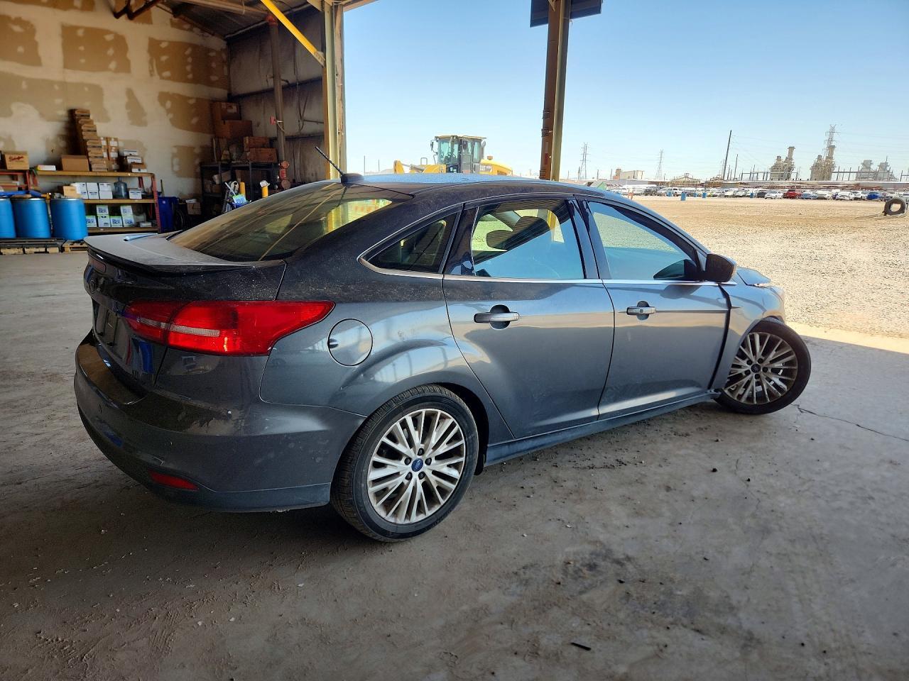 2017 Ford Focus Titanium - zdjęcie 3