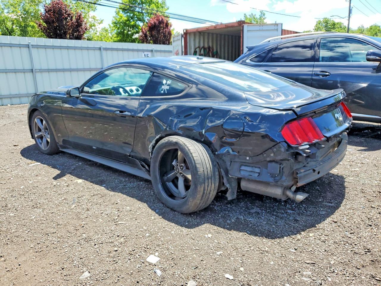 2017 Ford Mustang - zdjęcie 2