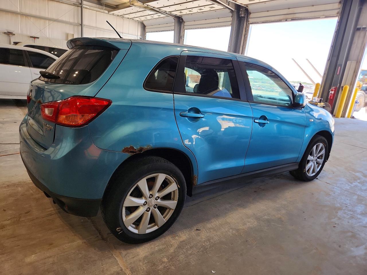 2013 Mitsubishi Outlander Sport Es - zdjęcie 3