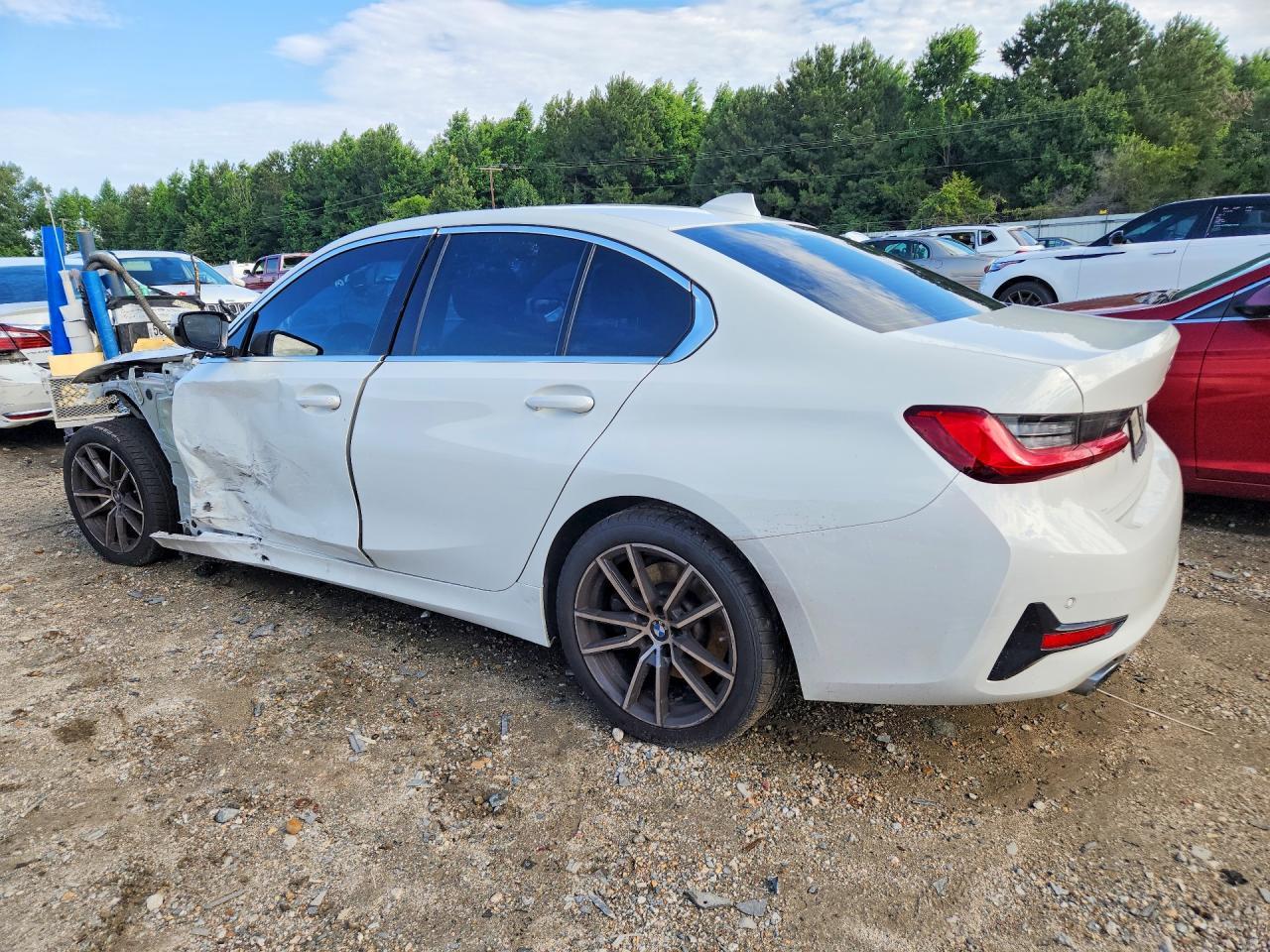 2021 BMW 330I - zdjęcie 2