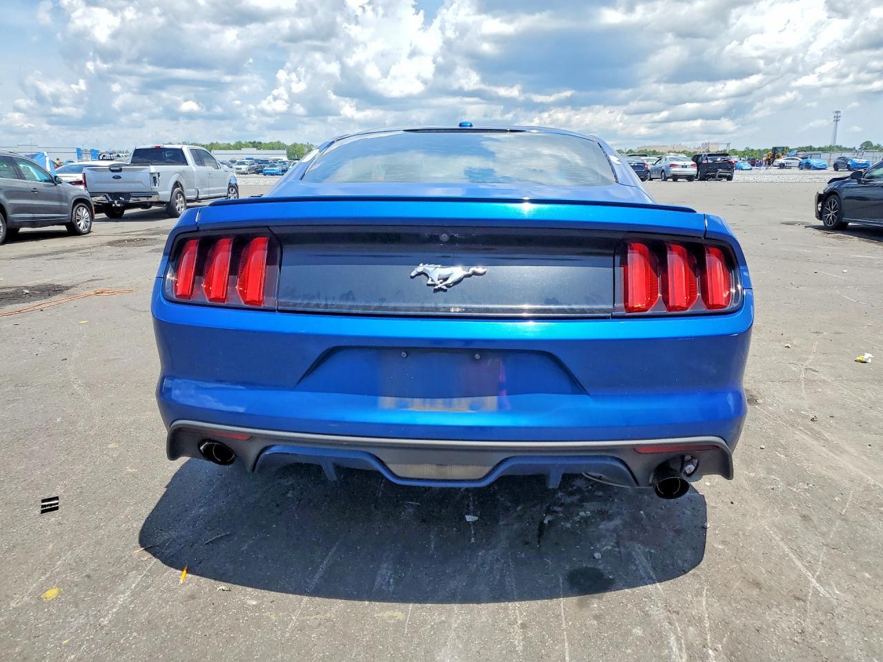2017 Ford Mustang - zdjęcie 6