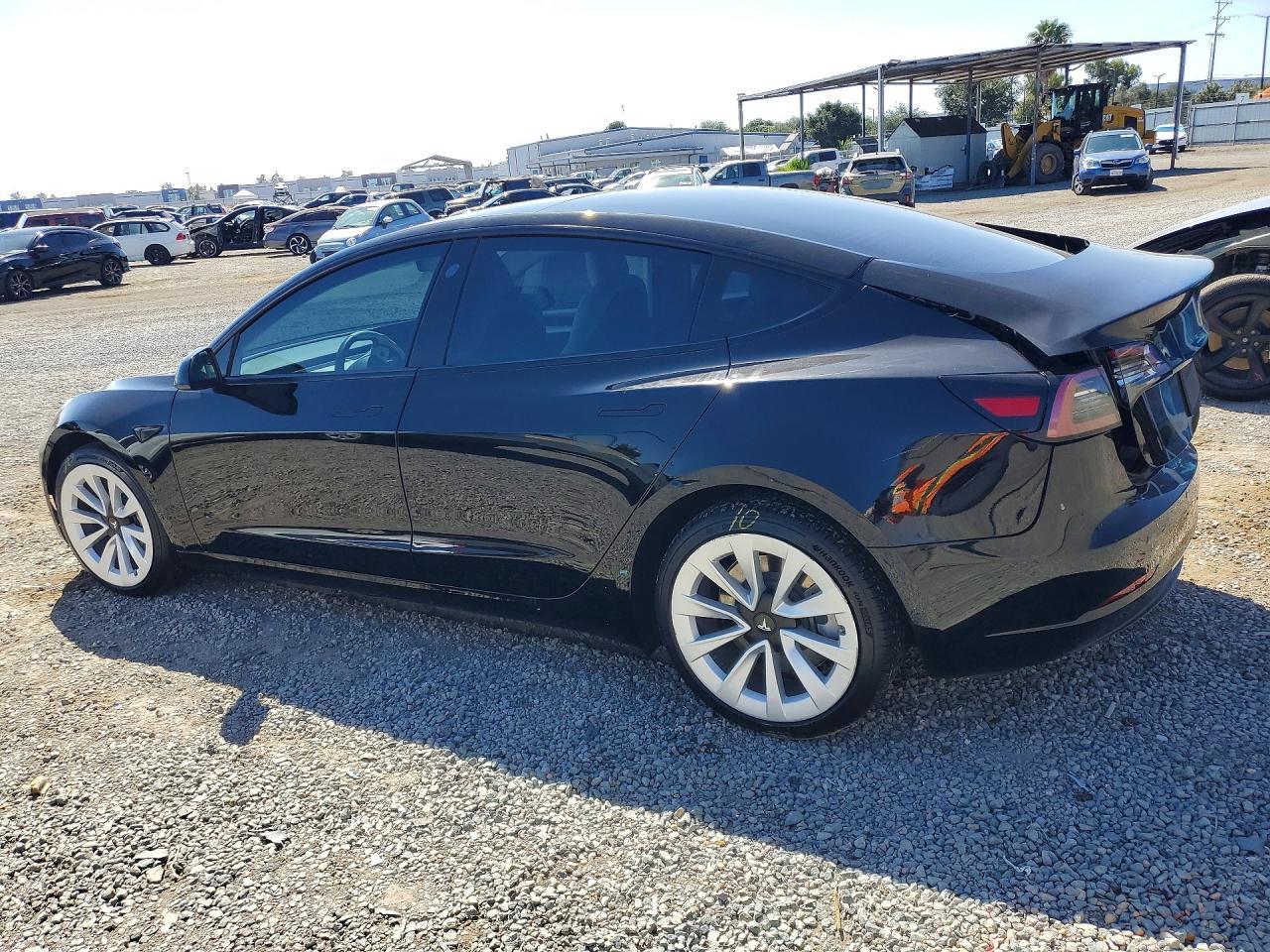 2022 Tesla Model 3 - zdjęcie 2