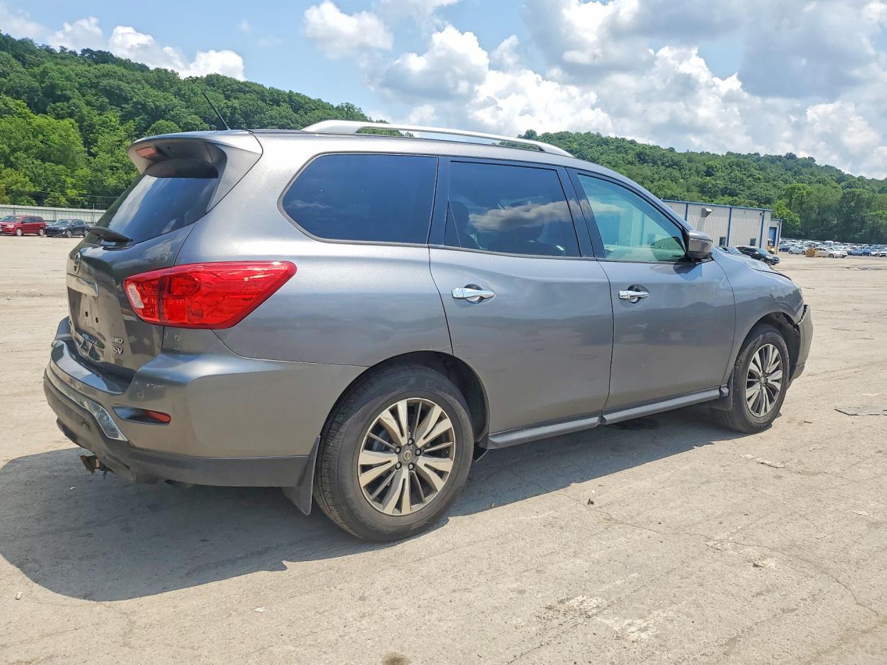 2017 Nissan Pathfinder - zdjęcie 5