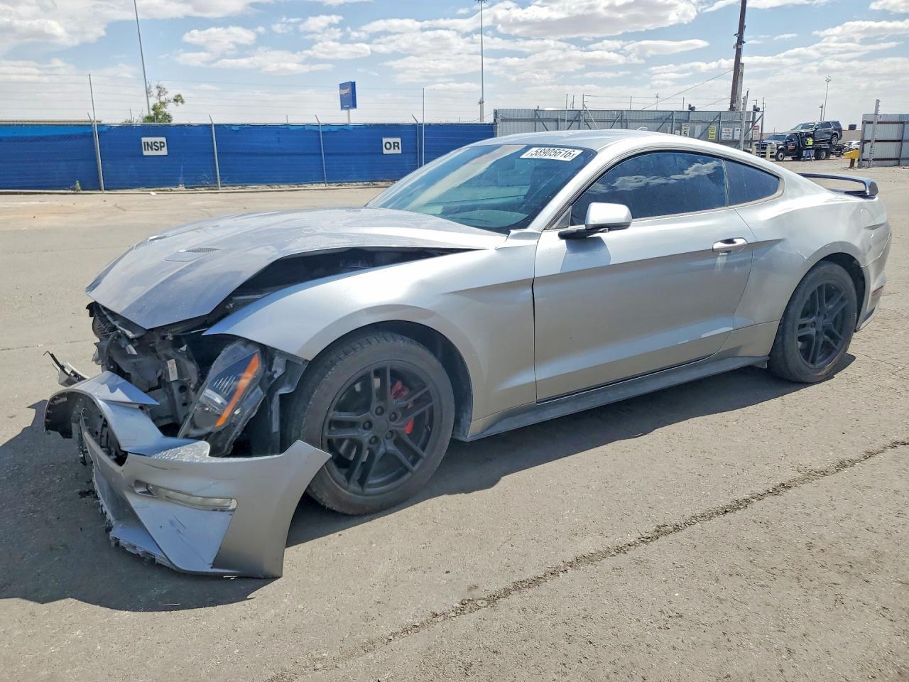 2022 Ford Mustang - zdjęcie główne