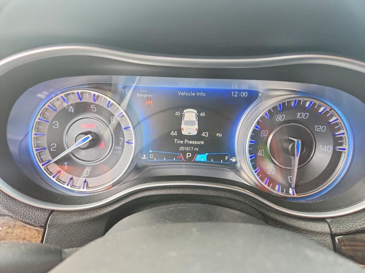 2016 Chrysler 300C - zdjęcie 9
