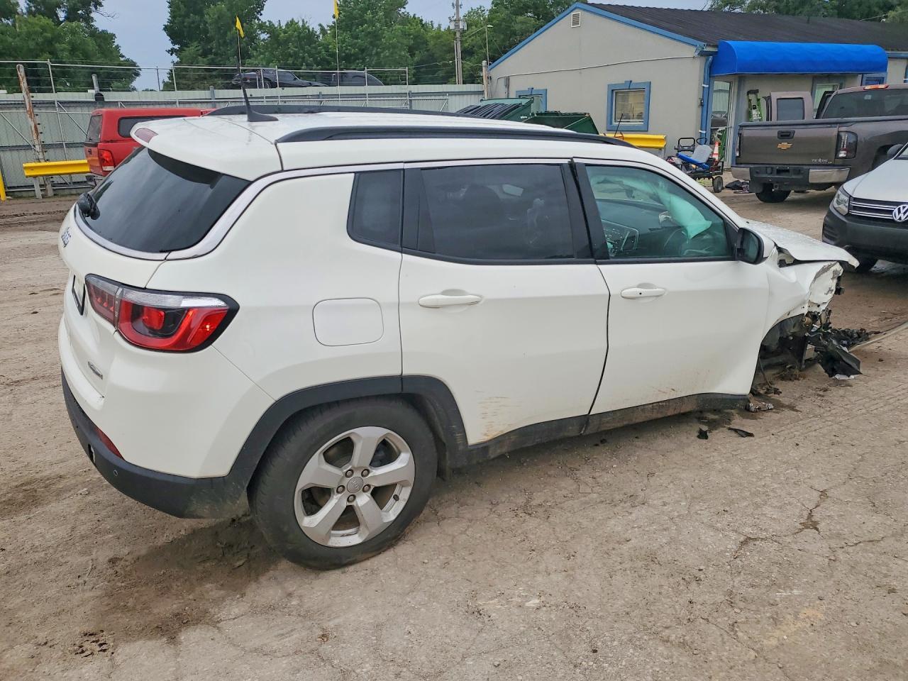 2018 Jeep Compass Latitude - zdjęcie 3