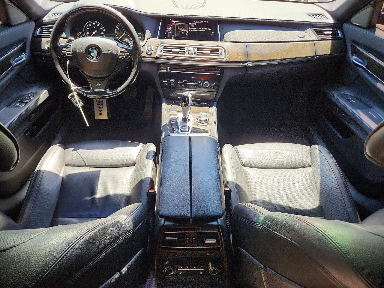 2015 BMW Seria 7 740Li - zdjęcie 8