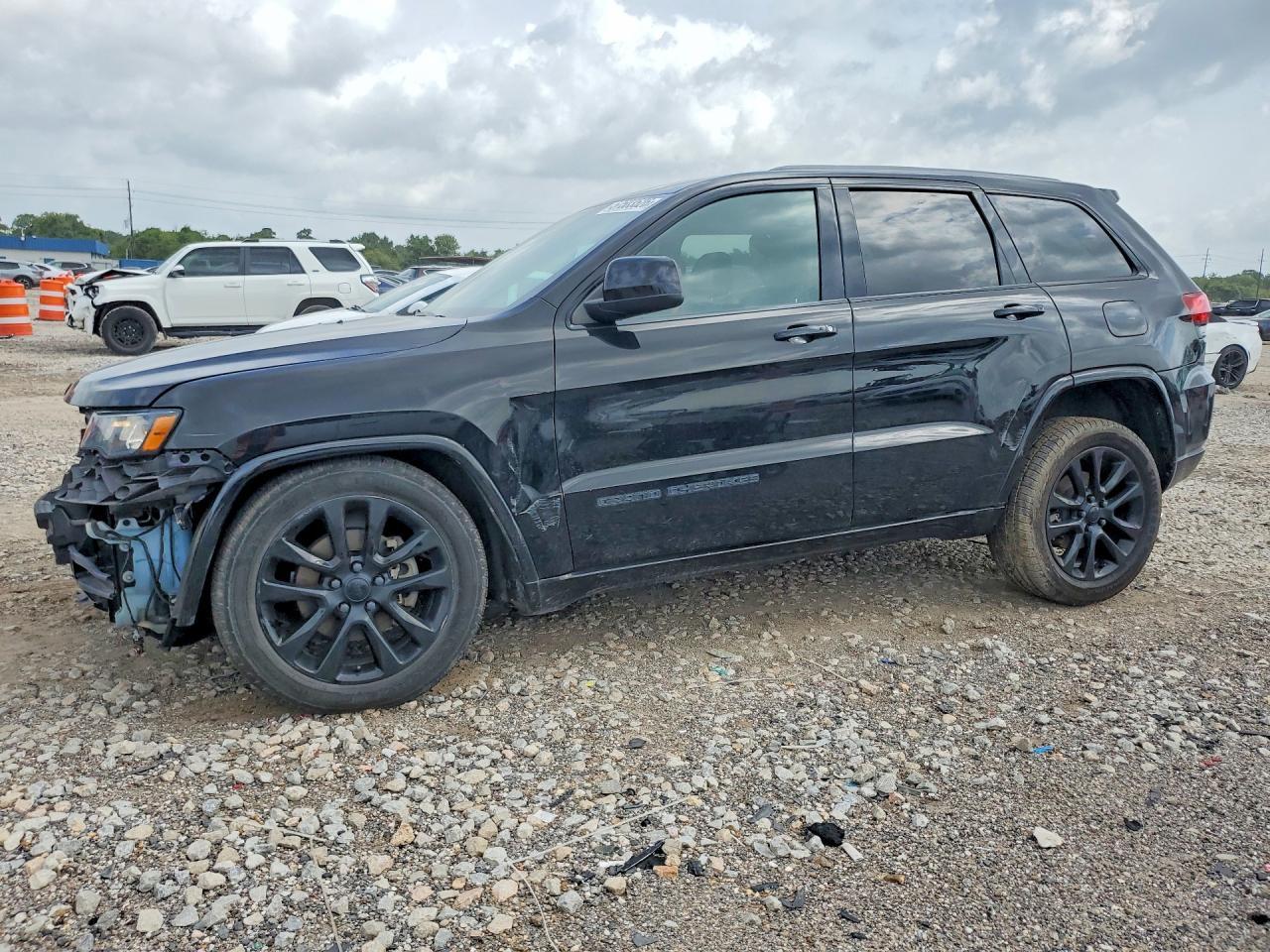 2020 Jeep Grand Cherokee Laredo - zdjęcie główne