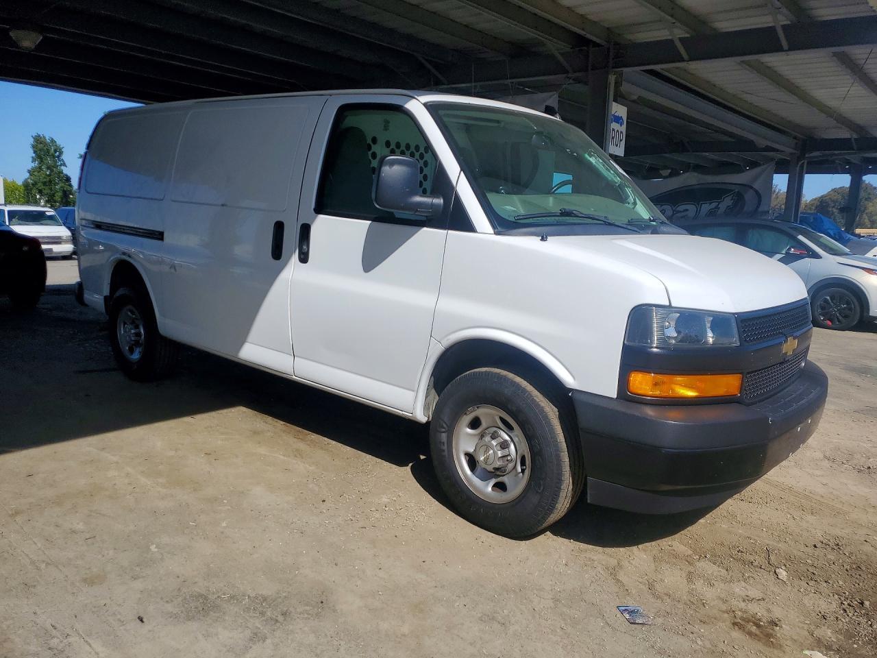 2021 Chevrolet Express G2500 - zdjęcie 4
