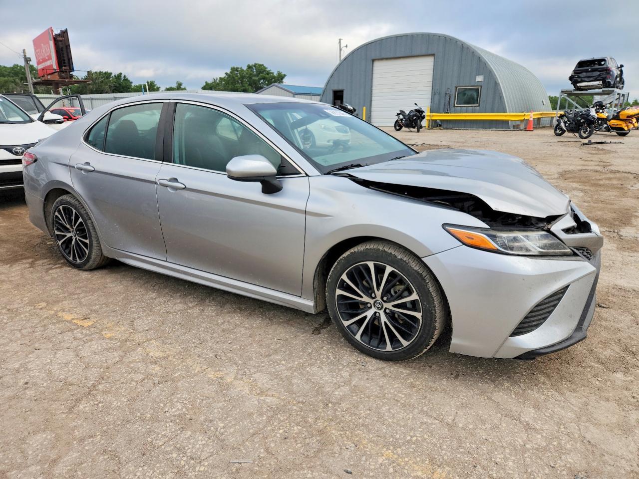 2019 Toyota Camry Se - zdjęcie 4
