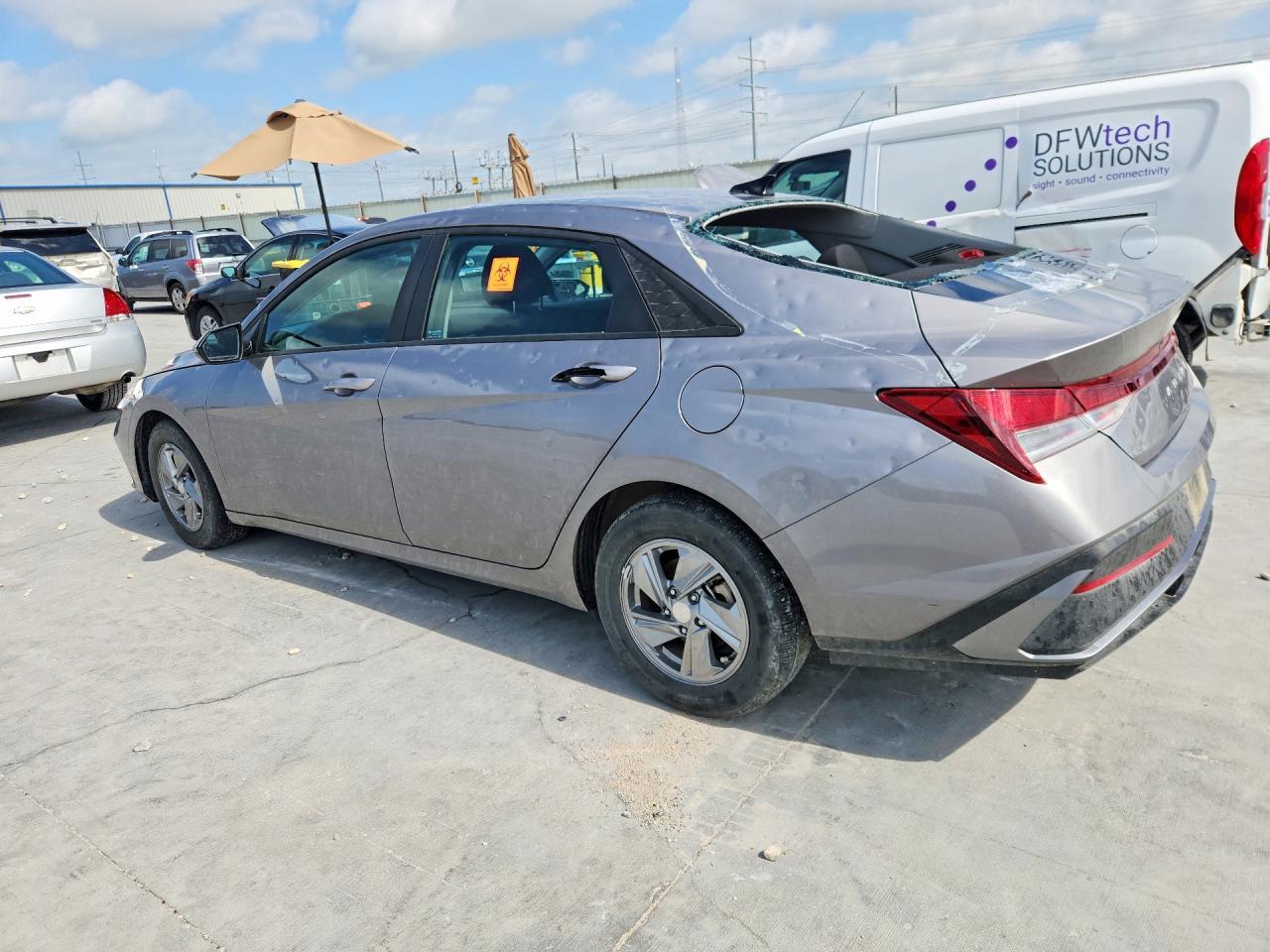 2024 Hyundai Elantra Se - zdjęcie 2