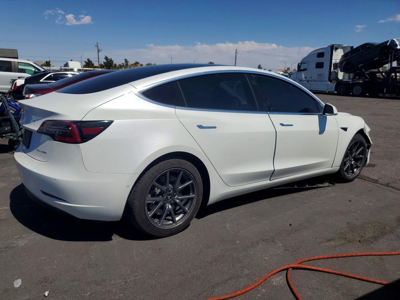 2020 Tesla Model 3 - zdjęcie 3