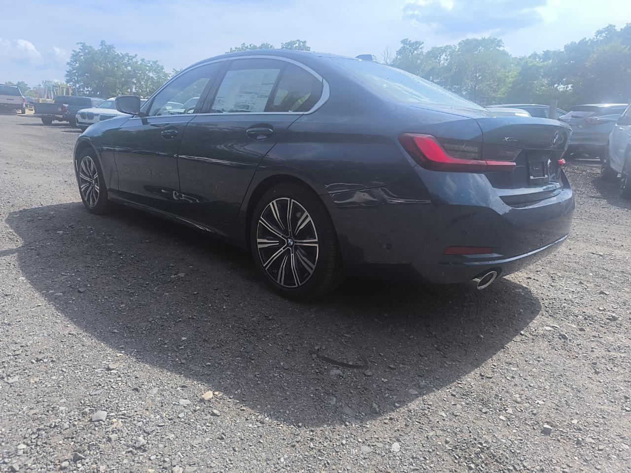 2026 BMW 330Xi - zdjęcie 2