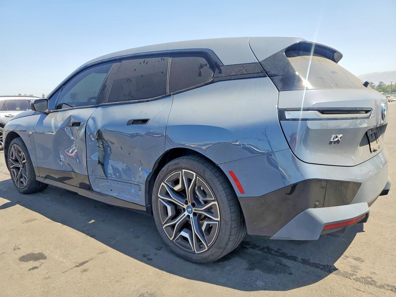 2024 BMW Ix xDrive50 - zdjęcie 2