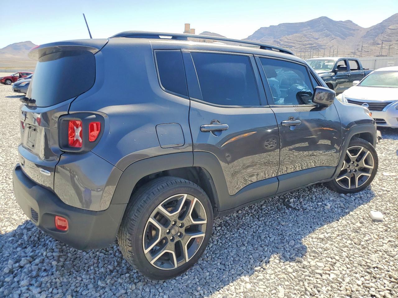 2021 Jeep Renegade Latitude - zdjęcie 3