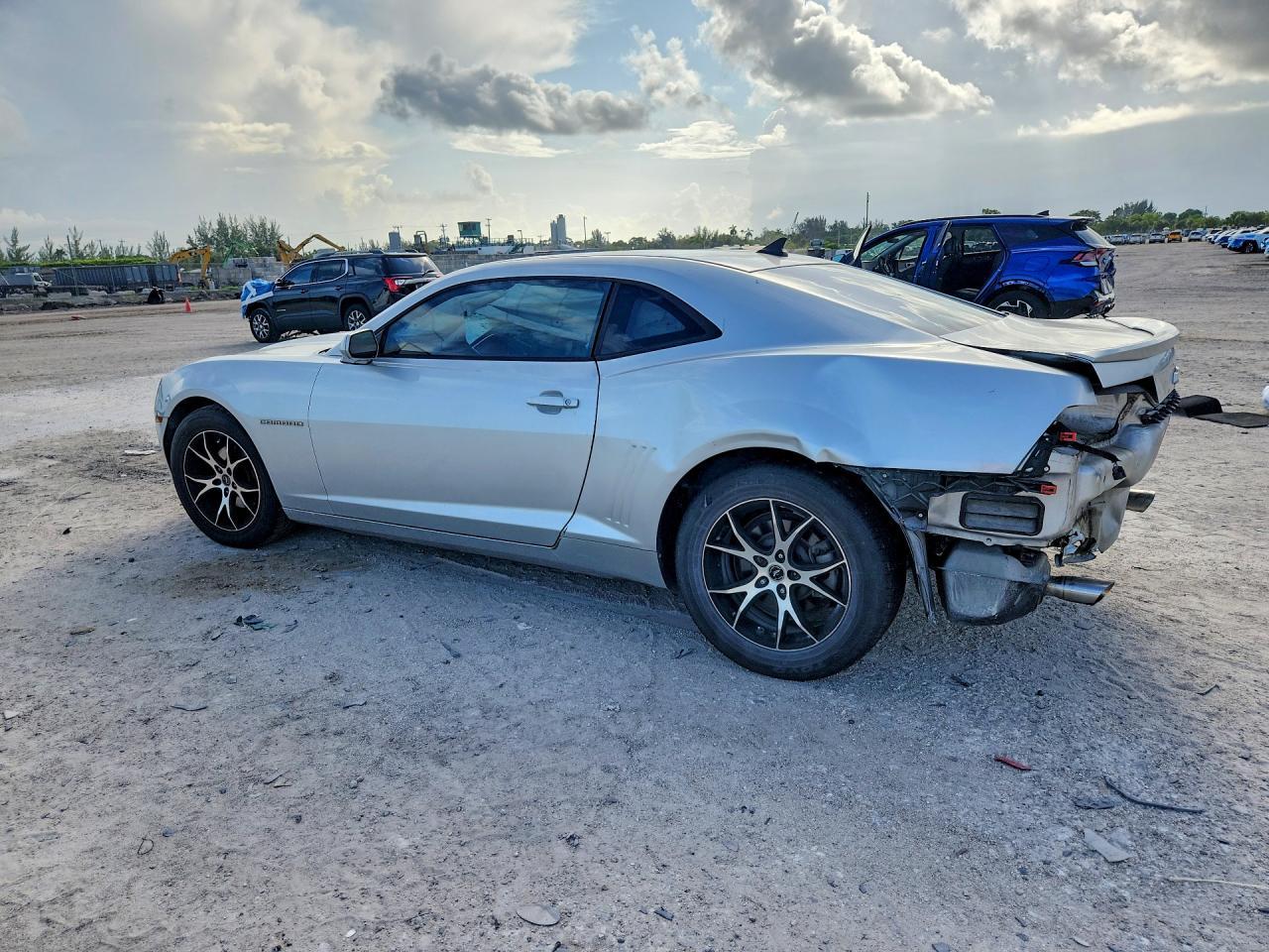 2013 Chevrolet Camaro Ls - zdjęcie 2