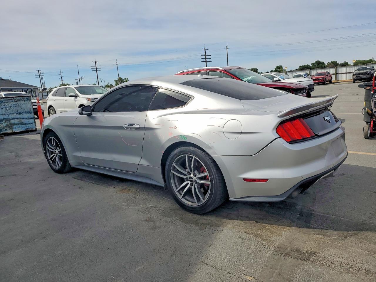 2016 Ford Mustang - zdjęcie 2
