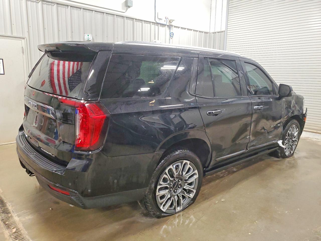 2023 GMC Yukon Denali Ultimate - zdjęcie 3