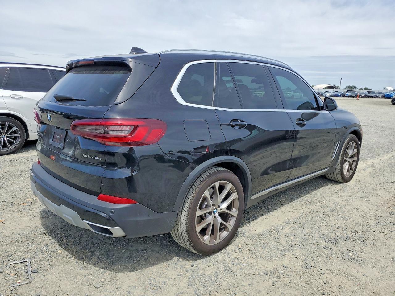 2021 BMW X5 xDrive45E - zdjęcie 3