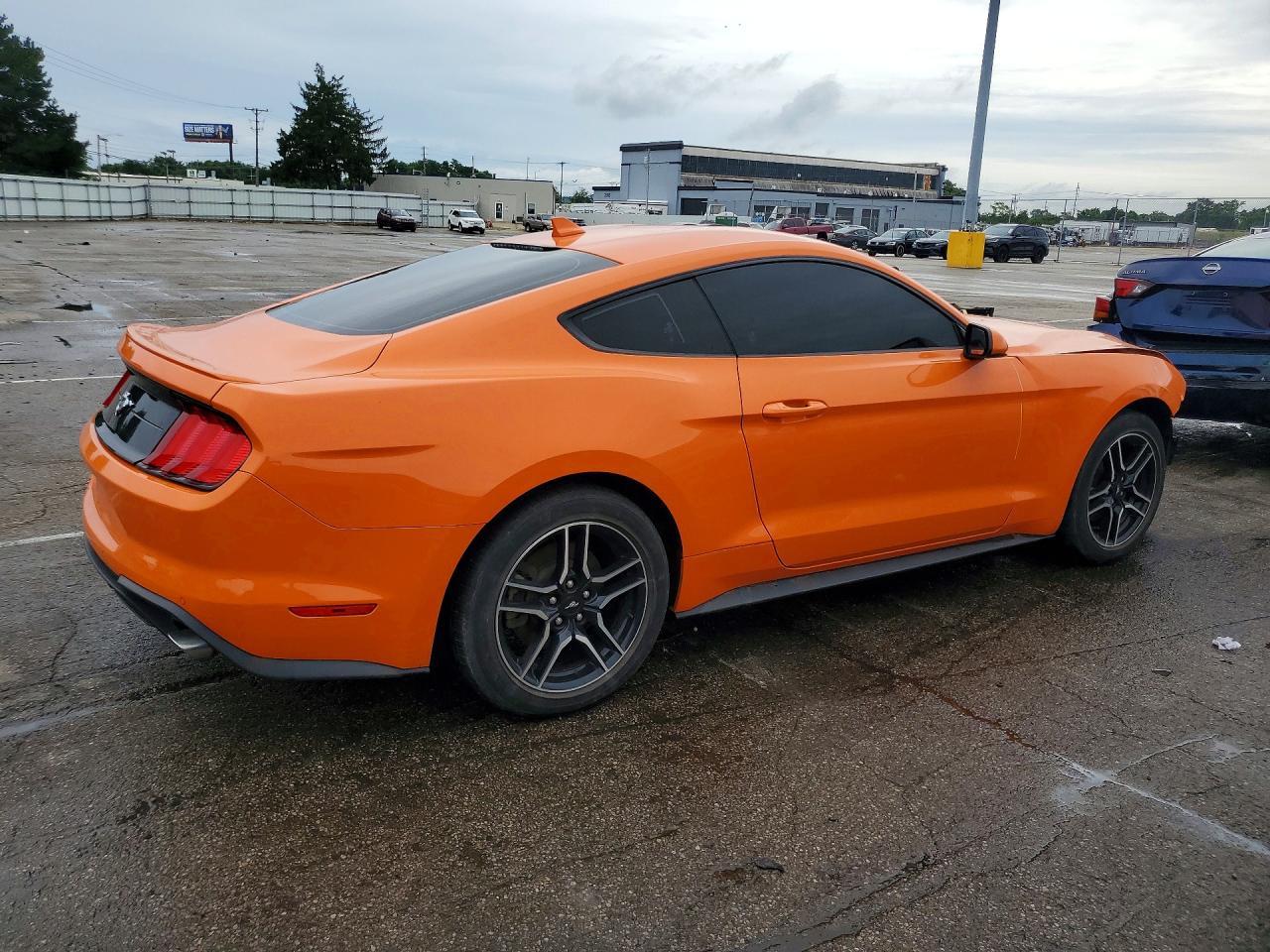 2021 Ford Mustang - zdjęcie 3