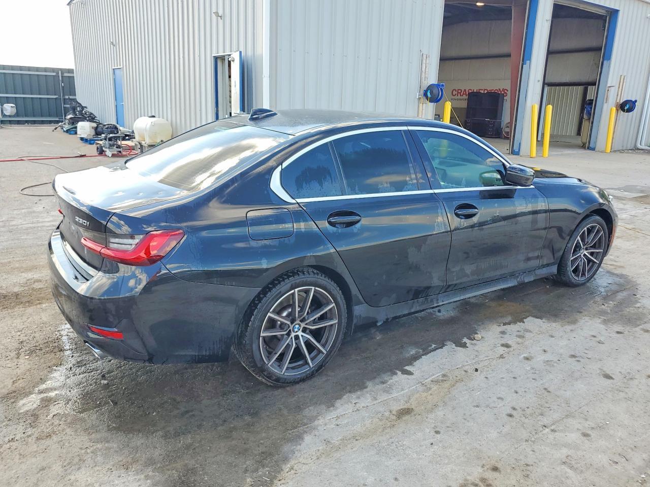 2021 BMW 330Xi - zdjęcie 3