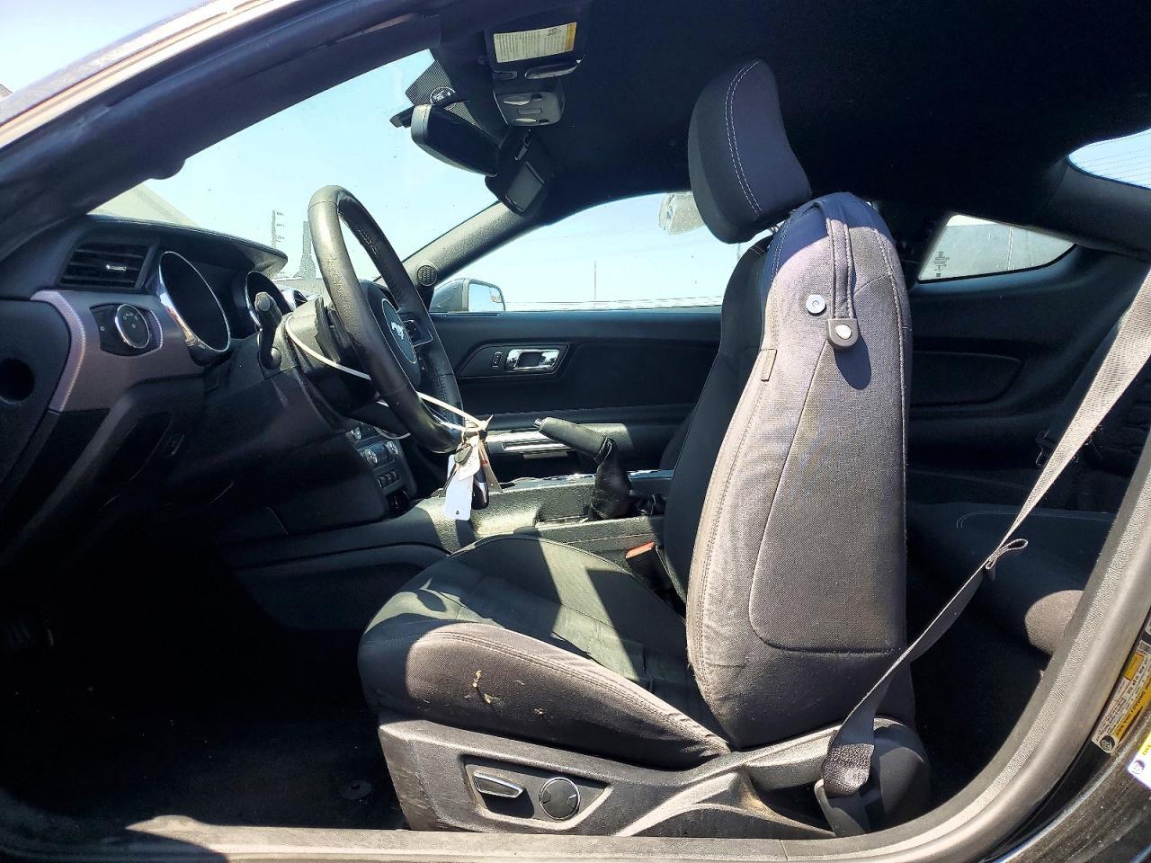 2017 Ford Mustang - zdjęcie 7