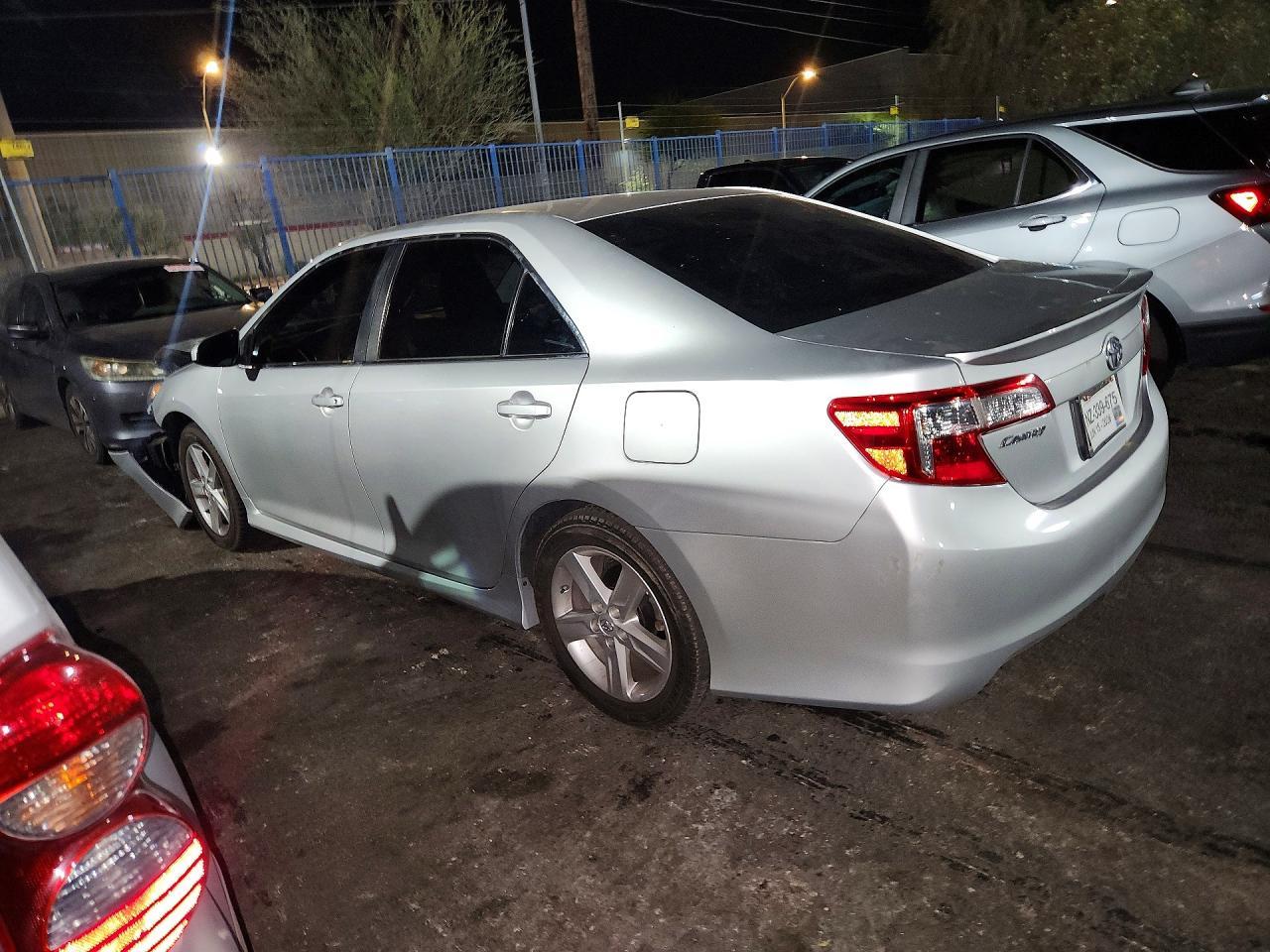 2014 Toyota Camry Se - zdjęcie 2