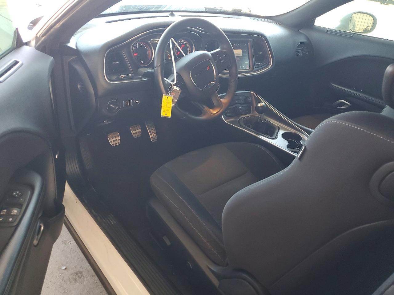 2016 Dodge Challenger R - zdjęcie 8