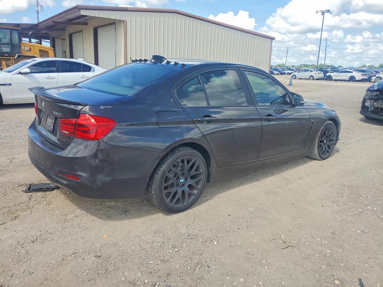 2016 BMW 320 I - zdjęcie 3