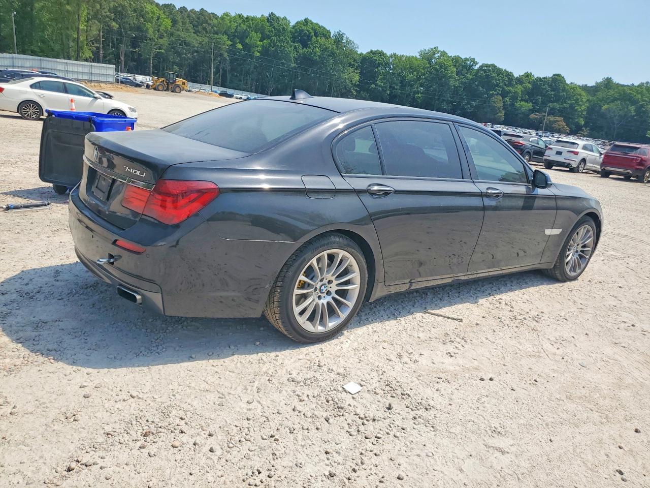 2014 BMW Seria 7 740Li - zdjęcie 3