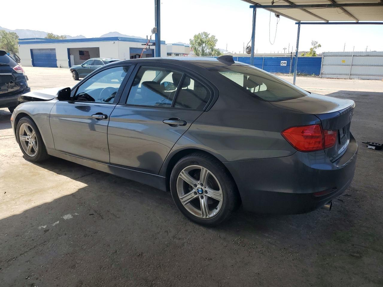 2015 BMW 320 I - zdjęcie 2