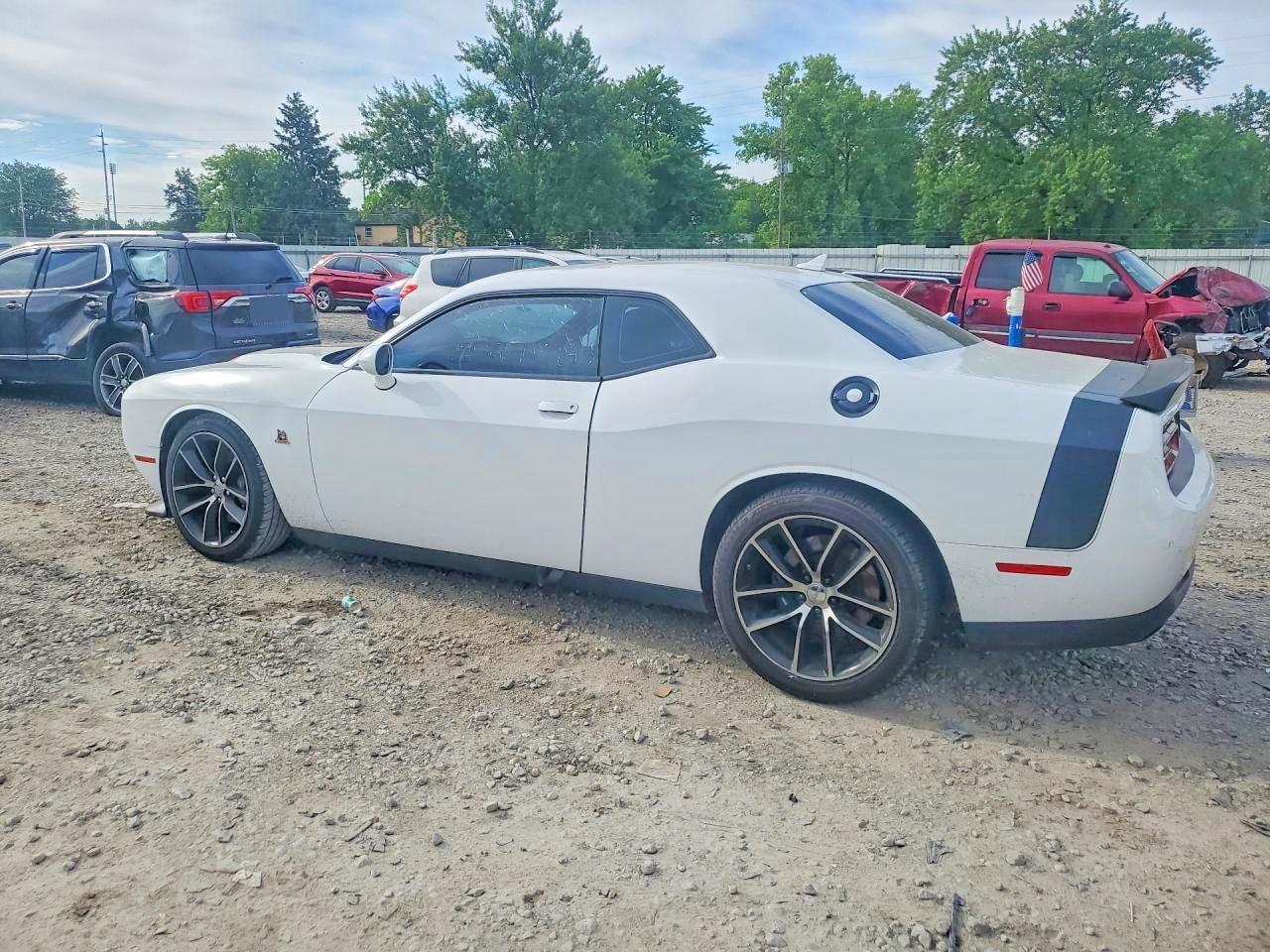 2016 Dodge Challenger R - zdjęcie 2