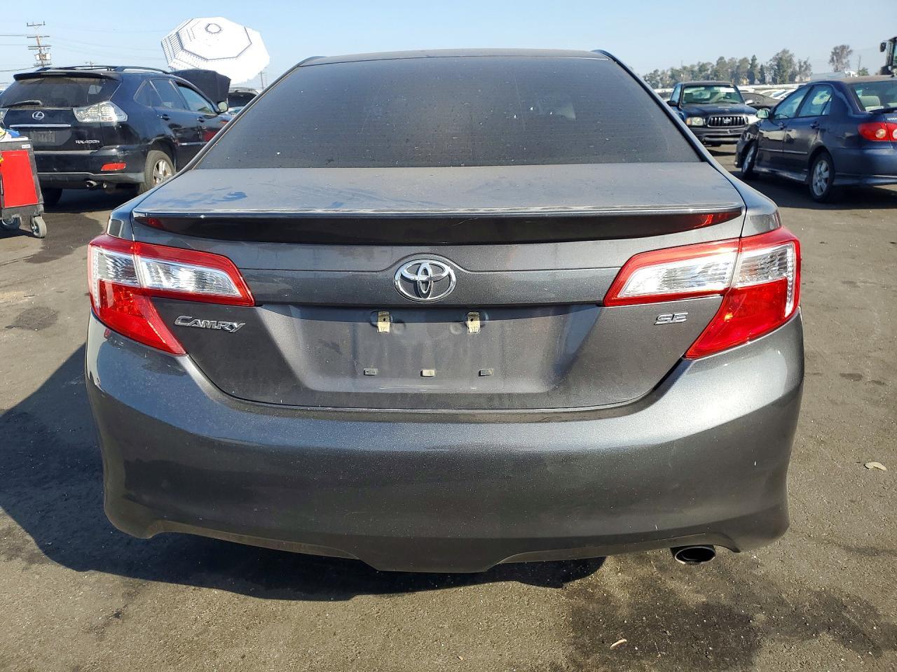 2014 Toyota Camry Se - zdjęcie 6