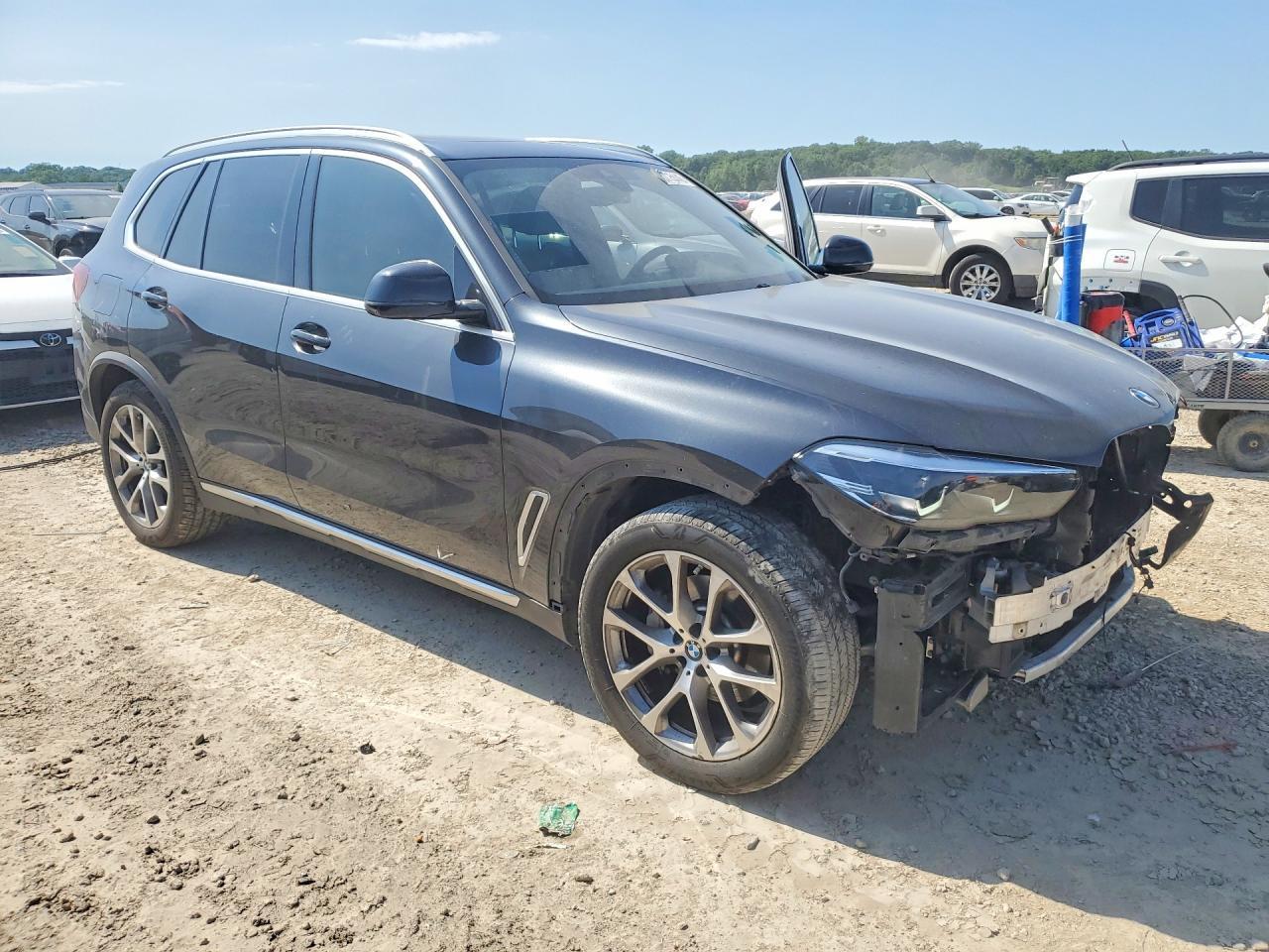 2021 BMW X5 xDrive40I - zdjęcie 4