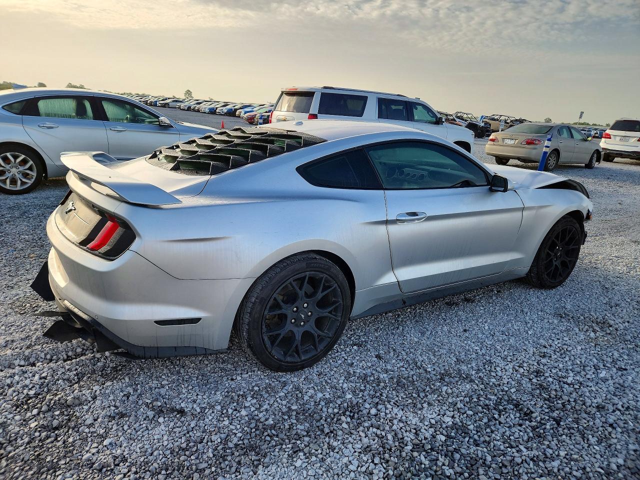 2019 Ford Mustang I4 Coupe - zdjęcie 3